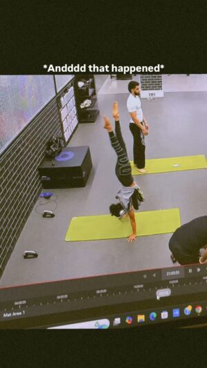 Samyuktha Hegde Instagram - Finally got my first handstand walk, and my cameraman for the day was the cctv!!

#handstand #cctv