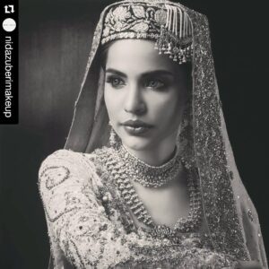 Sana Sarfaraz Instagram - #Repost nidazmakeup with @repostapp
・・・
#makeupartist #mua #makeupjunkie #desibride #airbrushfoundation #buntokazmi #adeelabadshah #l4l #photography #beautyphotography #beauty #makeupartistsworldwide #sanasarfaraz @Sanasofficial