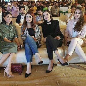 Sana Sarfaraz Instagram - What a great event! #OPPOF3Plus finally launches today taking the mobile industry by storm! #sanasarfaraz @sanasofficial @mominamustehsan @amnababer @sarahsarfarazofficial @oppo.pk