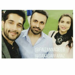 Sana Sarfaraz Instagram - To the ABSOLUTELY TRUE GENTLEMAN not just on screen but also behind the camera! @ashrafbilal you've been a great help in my learning experience and confidence building in the genre of Cricket!  Not just sharing your show befikar moment with me but also having my back when needed and sharing all tricks of the trade. Not just a great and humble co star to work with but also a very patient and considerate mentor! 
Hosting this T20 series with zest and consistency wouldn't have been possible without your mentorship and consideration. Thank you!

And of course @faizannajeeb how can I ever forget your quick and corrective answers on my silliest questions 😂😇🙏 #bilalashraf #faizannajeeb #sanasarfaraz #t20