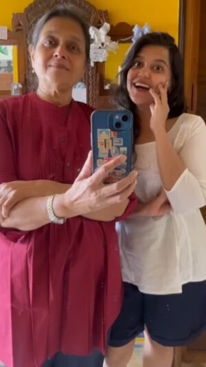 Sanah Kapur Instagram - Ba (my grandmother) was always the Maya to our Hansa 😋😉…she always put a smile on everyone’s faces….this is our attempt to try to follow in her footsteps ( of course i dragged mom into it 😉) here is wishing Ba a very Happy Birthday 🎂🎁🎉 miss you always ♥️♥️

#Maya #hansa #khichdi #sarabhaivsSarabhai #motherdaughter #acting #epic #rolereversal #justforlaughs #fun #feelitreelit