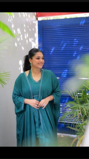 Sanam Jung Instagram - ✨
Stylist @ebrahimjaliawala 
👗 @anum.jung 
💎 @tijaarti 
MUA @nabila_salon @goshi.makeupartist @bellapaulhairstylist 
📸 @mmfilmsstudio