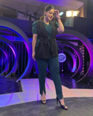 Sanam Jung Instagram - Your moment , OWN IT! 💚

@quizpk 
@saimrajput1 
@aqeelansariofficial 
@faryal_29 
@bolentofficial 

#akhrikhilarikon