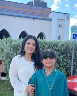 Sanam Jung Instagram - Wishing you all a very Happy Eid all around the 🌎 . May Allah(SWT) accept our sacrifice-Ameen !
#Eid2024 #eidusa #texas #blessedtobearoundfamily❤️