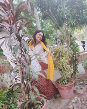 Sanam Jung Instagram - Karachi ka mausam 🌧❤️🌧 

MUA @muhammad.ayesha.906