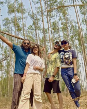 Sanchari Mondal Instagram - Keya bat hain….4 7 hain🫶❤️🤘
#trip 
#longdrive 
#forest
#friends 
#sanchari