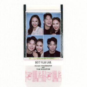 Sandy Wu Instagram - #sandywuofficial

大年初一，結婚三週年紀念日。

提早在年前去拍了復古可愛的紀念照，
當天還趕了兩場婚禮，
一場偉忠哥女兒歸寧，一場父執輩娶媳婦，
那天是好日子，
王先生預約了撕拉片拍攝，一切都是one take，
不可能完美、動作還不協調、身心沒預備好，但就先照做了，
跟婚姻很像，先往前推進，其他再說。

我常開玩笑說最喜歡以過來人的身分建議大家：不要過來！
真的很多yes, 更多no, 但最最最多的是maybe?

絕對是問號結尾佔大部分的時間，
有關心對方：吃了嗎？累不累？還好嗎？
也有懷疑彼此：是這樣嗎？不對吧？你確定捏？
更有擔憂生活瑣事：孩子呢？補貨了嗎？打電話訂了沒？

這些都還是算有答案可供參考的咧⋯

那些maybe到底要怎麼處理才能找到平衡？
誰知道？就是且走且看且珍惜，
要是一個不小心過關了，
那就滿心感謝、眼神熾熱地彼此肯定兩句，
走一步真的算一步，每一步都算進去，就有機會步步高升✨

大年初一，選了屬於今年的經文，願今年⋯
也 要 堅 守 我 們 所 承 認 的 指 望 ，不 至 搖 動 ，
因 為 那 應 許 我 們 的 是 信 實 的 。

希 伯 來 書 10:23

命名2025是「沈浸式體驗信實」的一年
A year to soak in eternal faithfulness💚

今天要聽：Til Kingdom Come by Coldplay