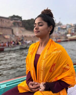 Sangeetha Kalyankumar Instagram - Om namah Shivaya 🙏🏻❤️ peace ☮️ 

#kashi #ganga #omnamahshivaya