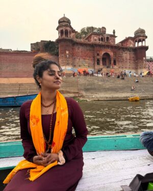 Sangeetha Kalyankumar Instagram - Om namah Shivaya 🙏🏻❤️ peace ☮️ 

#kashi #ganga #omnamahshivaya