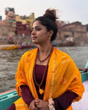 Sangeetha Kalyankumar Instagram - Om namah Shivaya 🙏🏻❤️ peace ☮️ 

#kashi #ganga #omnamahshivaya