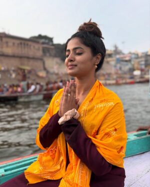 Sangeetha Kalyankumar Instagram - Om namah Shivaya 🙏🏻❤️ peace ☮️ 

#kashi #ganga #omnamahshivaya