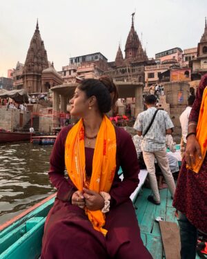 Sangeetha Kalyankumar Instagram - Om namah Shivaya 🙏🏻❤️ peace ☮️ 

#kashi #ganga #omnamahshivaya