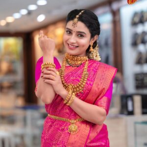 Sangeetha sai Instagram - Wrapped in tradition.But my heart beats in the rhythm of Love ❤️

Photography @akfotofactory 
Mua @madurai_makeup_mehandi_maayaa