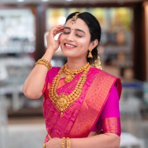 Sangeetha sai Instagram - Wrapped in tradition.But my heart beats in the rhythm of Love ❤️

Photography @akfotofactory 
Mua @madurai_makeup_mehandi_maayaa
