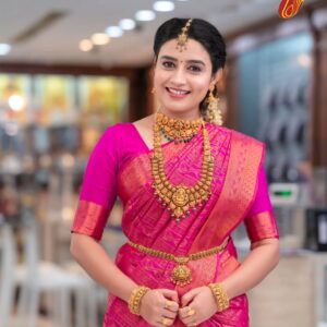 Sangeetha sai Instagram - Wrapped in tradition.But my heart beats in the rhythm of Love ❤️

Photography @akfotofactory 
Mua @madurai_makeup_mehandi_maayaa