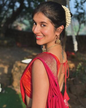 Sanjana Sarathy Instagram - And it was a wedding to remember 🥹🤌💜🧿
.
.
. Neck piece and earrings : @zahana.in 
.
.
.

#traditional #kanjivaram #traditionalsaree #ethinicity