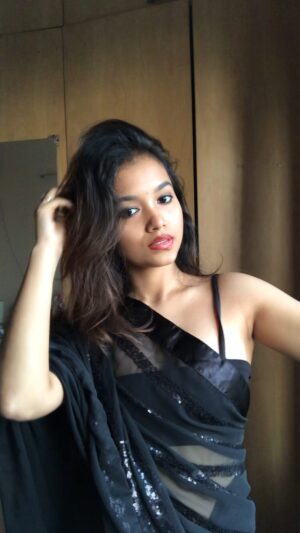 Sanjana Tiwari Instagram - Black saree can never go wrong! 🖤 
Checked off transition reel from the list ☑️🕺🏻

#jilebae #trending #reels #reelitfeelit #explore