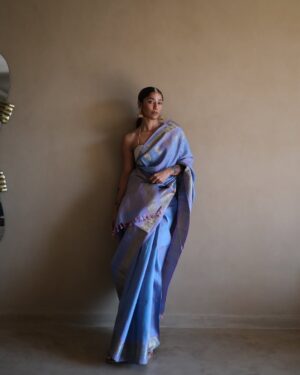 Santoshi Shetty Instagram - Who do you think is giving more south indian here? 😛🥹🩵

Wearing my mom’s saree again! @rajeshwarishetty68 😍
Blouse custom made by @monalinshah 🤤

#indianfashion #southindianwedding •