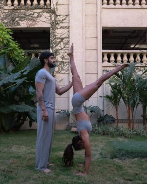 Santoshi Shetty Instagram - Twinning & flexing in our #YamaXSanti ‘Weather Grey’ set ft. @sanskarshetty 🩶

Shop the collection on yamayoga.in ✨

#hisandhers #yogawear #breathable #santi #yamayoga •