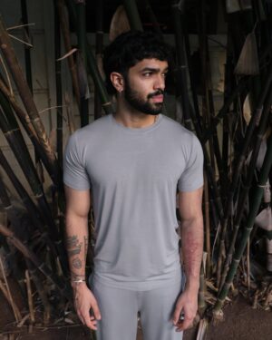 Santoshi Shetty Instagram - Twinning & flexing in our #YamaXSanti ‘Weather Grey’ set ft. @sanskarshetty 🩶

Shop the collection on yamayoga.in ✨

#hisandhers #yogawear #breathable #santi #yamayoga •