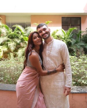 Santoshi Shetty Instagram - Hello mom & dad 🥹💖💫