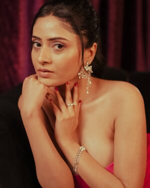 Sanya Thakur Instagram - Embrace your uniqueness; that’s what makes you beautiful.🌟
.
📷 : @sahil_navadiya_ 
💄 : @makeup_asfaque 
. 🎀: @thamnicky_hairstylist 
.
#mylook #fashion #style #beauty #explore