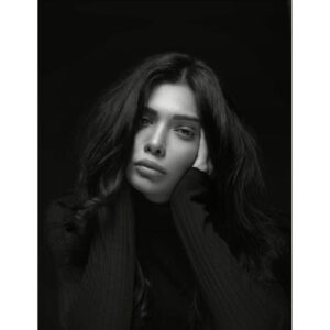 Sara Hussain Instagram - 🖤 Need I say more? 📸 @iumairbinnisar
💄 @bryan.w.artist at @nabila_salon
#SaraLoren #UmairBinNisar #BryanWilliam #NabilaSalon
