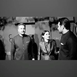 Sara Hussain Instagram - #saraloren 
 #ahsankhan 
#humayunsaeed 
#adnansiddiqui 
#aijazaslam 
#nabeel 
#cast&crew 
#ktown 

🥻 @munibnawaz 
 💄 @qadirsabs 

#monaliza