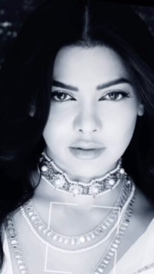 Sara Hussain Instagram - #monaliza11 
#beauty 
#sufiscore 
#yousafsalli 
#rahatfatehalikhan 
#dilruba