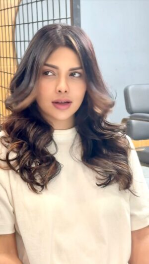 Sara Hussain Instagram - When the beautiful @saralorenofficial comes in for a transformation. Soft chocolate balayage, long layering. Something I think we will be seeing a lot of this winter season in Pakistan.