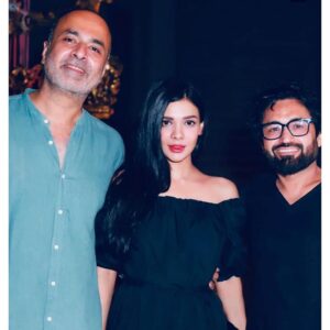 Sara Hussain Instagram - #birthdybash 

@asimjofa 🎊
@deepakperwaniofficial 

#monaliza
