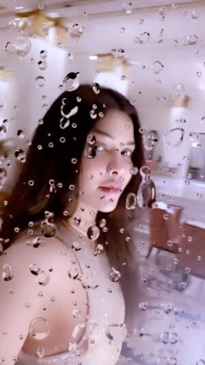 Sara Hussain Instagram - #bollywood 
#fashion 
#favsong 
#goddess 
#unstopable