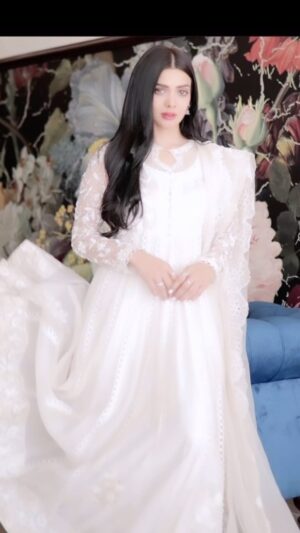 Sara Hussain Instagram - #monaliza11 
#rare 
#unstopable 
#beauty