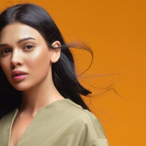 Sara Hussain Instagram - Stop & Stare 
.
Photography: @iumairbinnisar 
MUA: @nabila_salon
@bryan.makeupartist1 
#SaraLoren #UmairBinNisar #Nabilas #Shoot