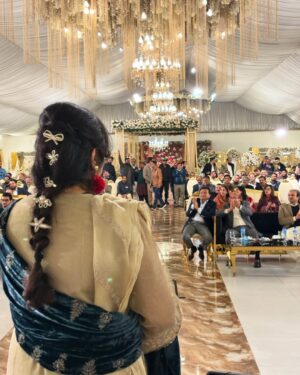 Sara Raza Khan Instagram - APL Annual Dinner 2025 Pindi👏👏👏!!! What a Delightful Experience it was Singing for you all !!! Dignitaries enjoyed each An every track selection of ours !Truly Blessed to receive such Honour 😇!!! My promise to all my fans to learn more Music and Execute it at its best InshaAllah in the Coming Shows ❤️💕🙋‍♀️🧿😇👏💕🥰!!!!! #sararazakhan #sararazakhanlive