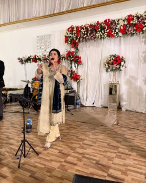 Sara Raza Khan Instagram - APL Annual Dinner 2025 Pindi👏👏👏!!! What a Delightful Experience it was Singing for you all !!! Dignitaries enjoyed each An every track selection of ours !Truly Blessed to receive such Honour 😇!!! My promise to all my fans to learn more Music and Execute it at its best InshaAllah in the Coming Shows ❤️💕🙋‍♀️🧿😇👏💕🥰!!!!! #sararazakhan #sararazakhanlive