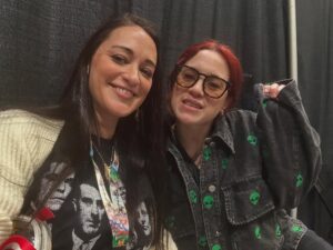 Sara Tomko Instagram - Thank you for all the love this weekend! Your fandom turned friendship means the world to us! We are so lucky to be loved by you @residentalien @fanexpovancouver @alicewetterlund
•••
Also, she’s wearing my jacket and I’m wearing her sweater because that’s what friends do