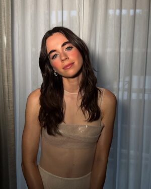 Sarah Desjardins Instagram - s e a s o n  t h r e e  p r e m i e r e ✨

@sarahslutsky made me a literal angel?

h: @bykileyfitz 
m: @lorencanbymakeup 
styling: @sarahslutsky cc @miacstella @carlee___ 

 👗: @alexperryofficial
👠: @alexandrebirman
👛: @tylerellisofficial
💎: @marie_mas_jewelry @mindimondny 
@nicolerosejewelry 

first photo: harpers bazaar ✨