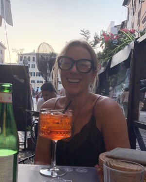 Sarah McLachlan Instagram - Life unfiltered. Daughters…. documenting me better than any camera crew 😂❤️ XoS