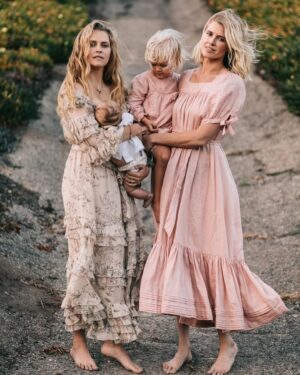 Sarah Wright Instagram - Never not laughing with you @teresapalmer love you my soul sister and all of your babies and hubby @markwebber !!! So so so grateful I got to hug you last week. And SOOOOOO grateful for @themotherdazepodcast which keeps us chatting every single week, catching up on each others lives even tho we live so many time zones apart. You are a dream and you light up every room. Happy Birthday!!! Proud of you and love being your biggest cheerleader! Love every second walking this life with you. ❤️⭐️💫🙌🏻