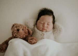 Sarunrat Visutthithada Instagram - Welcoming a new addition to the family- say hi to Baby Deven 💙💙 featuring big bro Dustin “casually sleeping” in the last photo.

Thank you to the most professional team @kiddycutestudio 💕 for an amazing newborn photography experience!! ถ่ายรวดเร็วสุดยอดมาก ประทับใจสุดๆ 🙏🏻🙏🏻 highly recommend!!