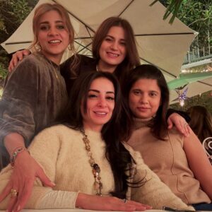 Sarwat Gilani Instagram - Friendships that last a lifetime ❤️ 

@raana.salon @junejosonia @fatima.khan.shamsi
