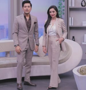 Sarwat Gilani Instagram - What’s happening nationally and internationally on the political front, update on the LA fire situation or tearing on PTI leader’s corruption. This much more in today don’t forget to watch rise and shine only only on 365 news.