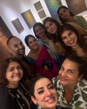 Sarwat Gilani Instagram - Thank you @amingulgee & @gulgeezarmeen for opening the doors to the Gulgee Museum to us the public today. It is a treasure for the entire world. 

Surrounded by love @yashyder @ambreenart @friehaaltaf @saqibmalik33 @ayazaniskhan @zorsay.nyc @zarmeene