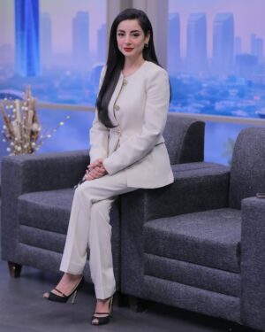 Sarwat Gilani Instagram - It’s showtime! 

@365news.pk @zohaibhassan2136