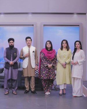Sarwat Gilani Instagram - In today’s show…dissecting the champion’s trophy, life after divorce or being a widow, the support our religion gives us while lack of support or backwardness of our society. Pakay Dost an educational, informative and entertaining content for children created by the one and only @bilalxmaqsood to teach our children values, traditions and the essence of true friendship. This and much more in today’s show of Rise and Shine only on @365news.pk 

@zohaibhassan2136 @zara_g57