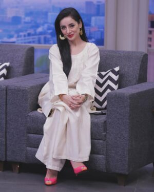 Sarwat Gilani Instagram - In today’s show…dissecting the champion’s trophy, life after divorce or being a widow, the support our religion gives us while lack of support or backwardness of our society. Pakay Dost an educational, informative and entertaining content for children created by the one and only @bilalxmaqsood to teach our children values, traditions and the essence of true friendship. This and much more in today’s show of Rise and Shine only on @365news.pk 

@zohaibhassan2136 @zara_g57