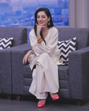 Sarwat Gilani Instagram - In today’s show…dissecting the champion’s trophy, life after divorce or being a widow, the support our religion gives us while lack of support or backwardness of our society. Pakay Dost an educational, informative and entertaining content for children created by the one and only @bilalxmaqsood to teach our children values, traditions and the essence of true friendship. This and much more in today’s show of Rise and Shine only on @365news.pk 

@zohaibhassan2136 @zara_g57