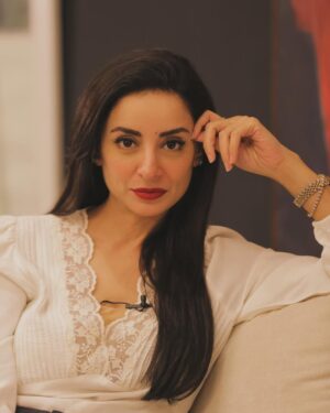 Sarwat Gilani Instagram - Catch me on @ayesha.m.omar ‘s show ‘speak easy’ coming soon only on @365news.pk

@zara_g57