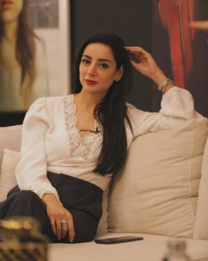 Sarwat Gilani Instagram - Catch me on @ayesha.m.omar ‘s show ‘speak easy’ coming soon only on @365news.pk

@zara_g57